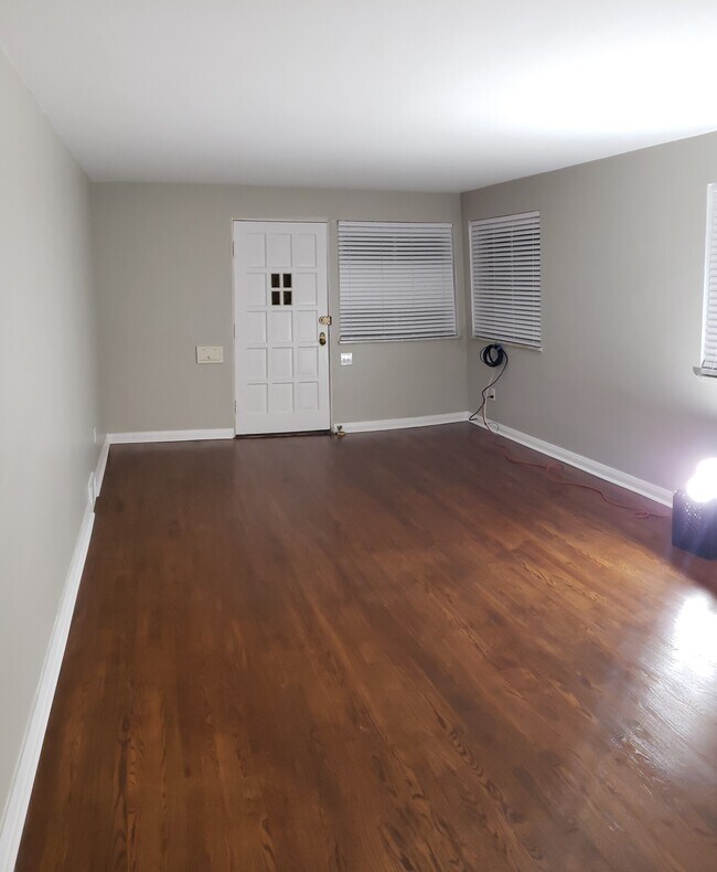 family room 1 - 127 Stanton Ct W Unidad 127 Stanton Ct W