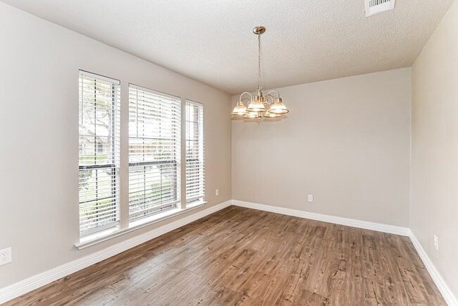 Photo - 7410 Aberdeen Dr