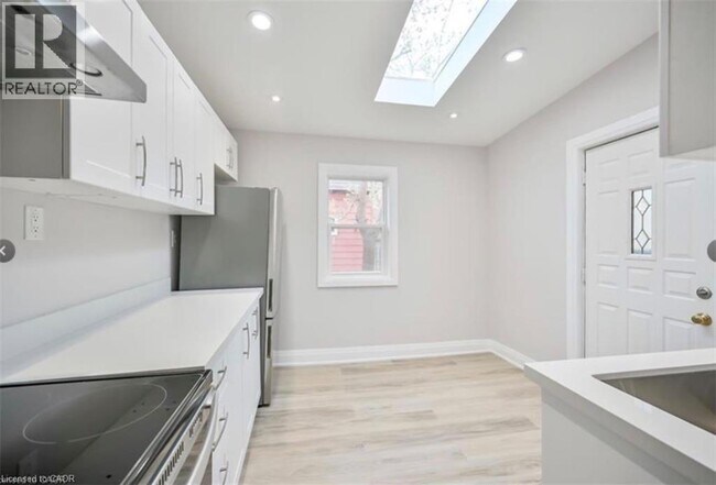 Photo - 1024 Cannon St E