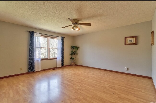 1210 Char Lee Dr