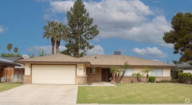 Building Photo - Charming property in Bakersfield– Minutes ... Rental