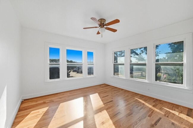 Photo - 2 Bedroom Upstairs Duplex in Southside