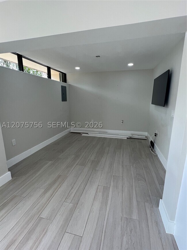 15012 Royal Palm Ave