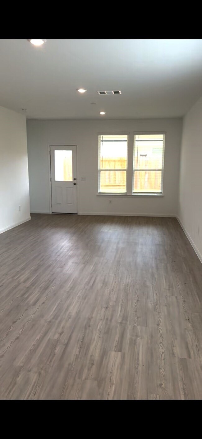 Photo - 26073 Hampshire Dr