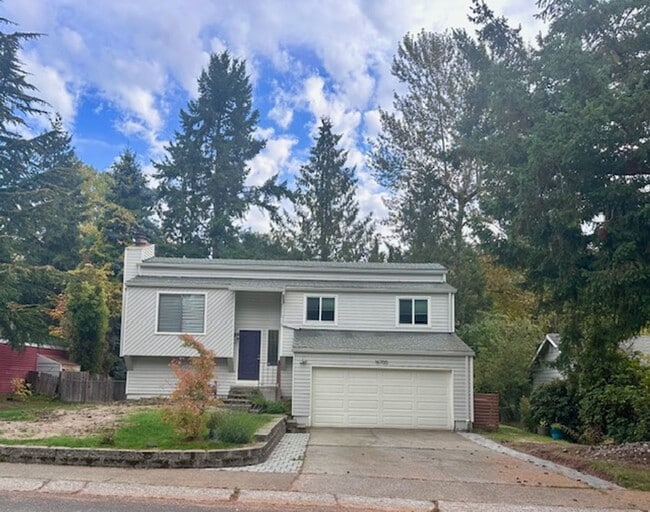 Building Photo - 4 bedroom home - Fenced backyard