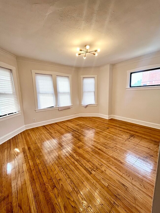 1333 N Lorel Ave Unit 1W