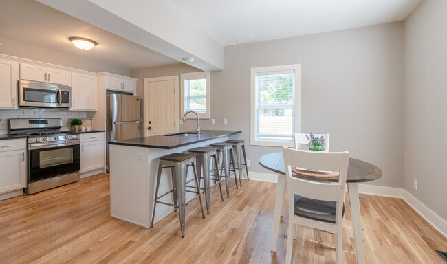 Photo - 627 3rd St NW