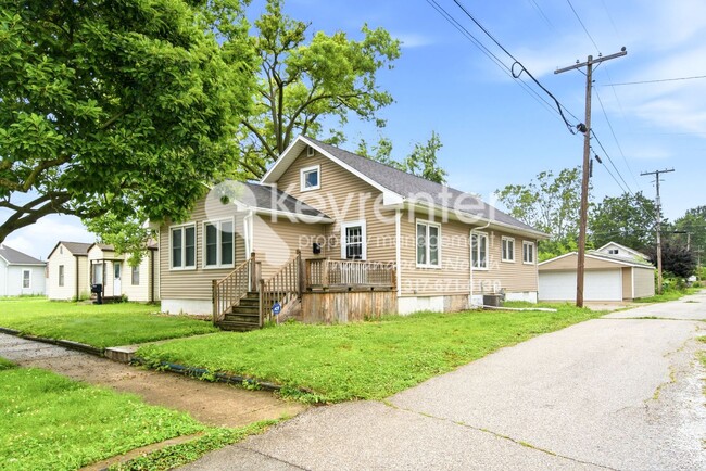 Building Photo - This well-maintained 3-bedroom, 2-bath home in Lebanon, IN offers practical comfort and modern co...