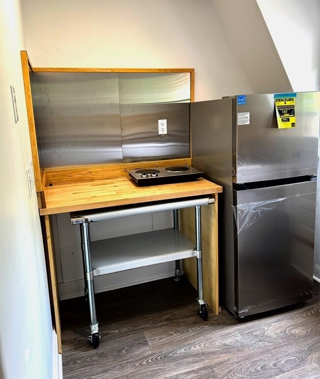 Building Photo - 11 Centre Ave Unit 2