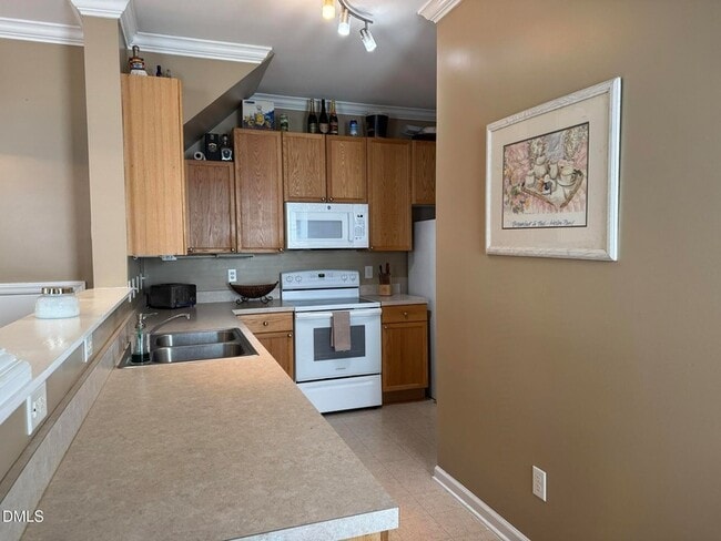 Photo - 2044 Metacomet Way