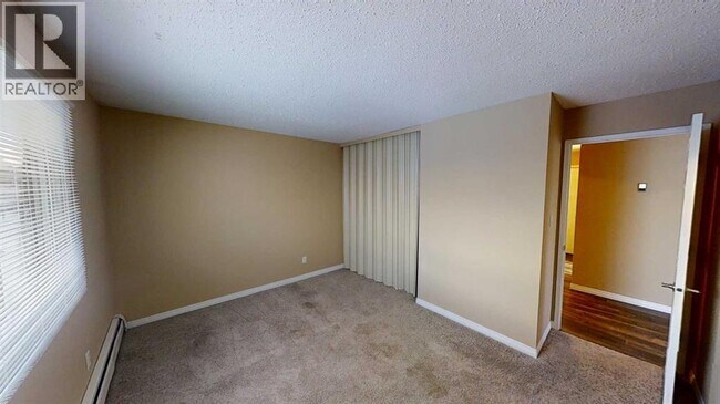 Photo - 10028-10105 105 Ave