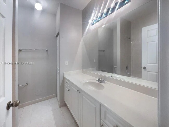 Photo - 2730 NE 4th St Unidad 205