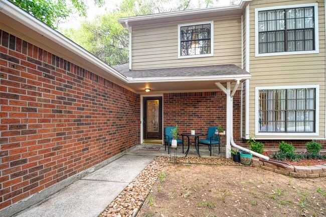 Photo - 17 S High Oaks Cir