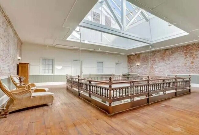 Photo - 2010 The Strand Unit 302