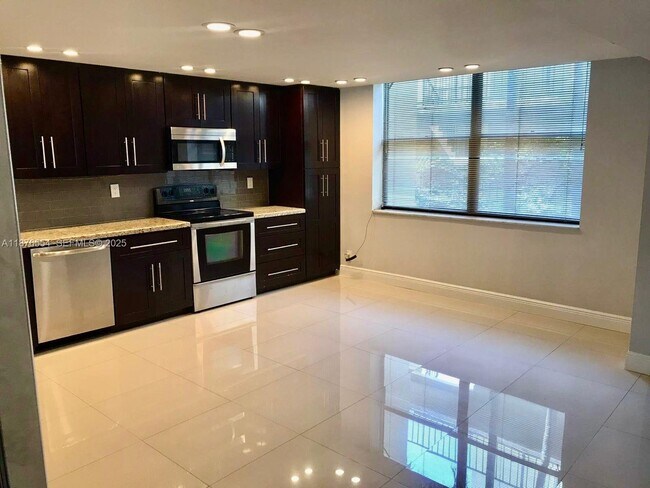 Photo - 20381 NE 30th Ave Unidad 206-7