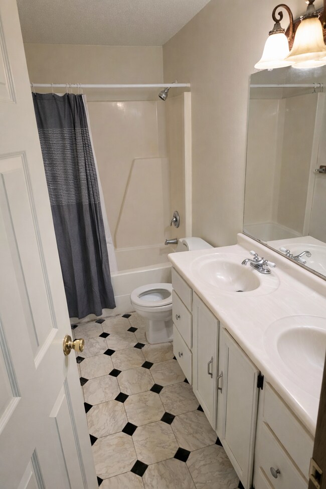 Photo - 904 Wescott Sq Unidad 0000