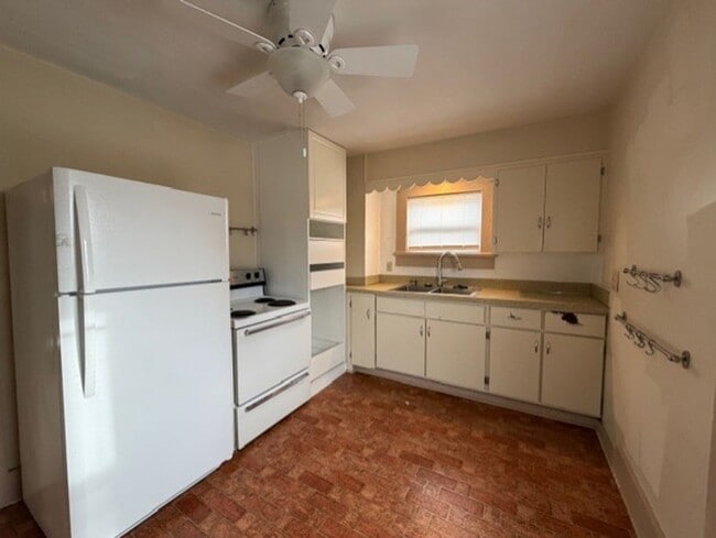 Photo - 22 1/2-22 1/2 Willis Ave Unit 22 1/2