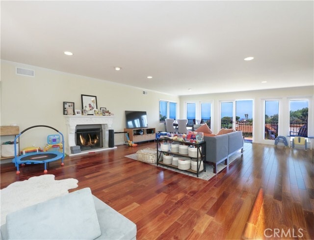 Building Photo - 345 Palos Verdes Dr W Rental