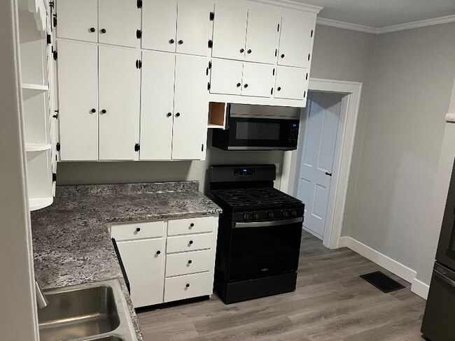 Photo - 221-223-223 S State St Unidad 221