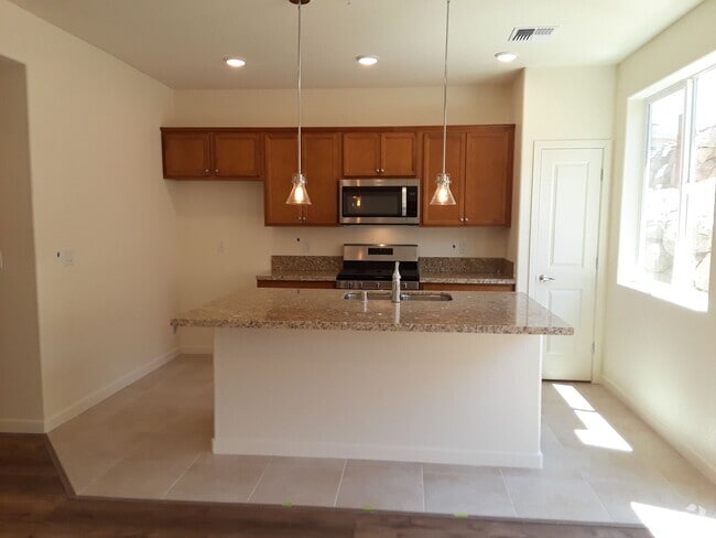 Building Photo - Stunning Brand-New 3 Bed, 2.5 Bath townhom... Rental