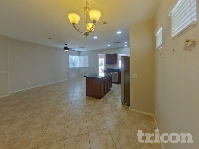 Photo - 3643 Sanwood St