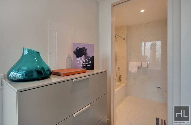 Photo - East 44th Street Unit 25C