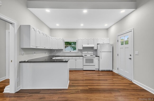 Building Photo - 6 Greg Ln