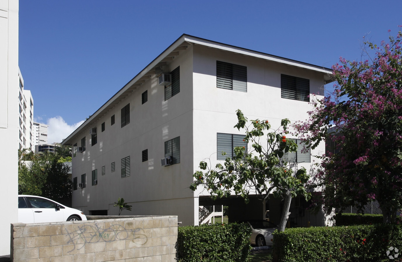 Photo - 1066 Green St Apartments