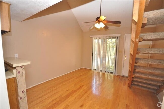 Building Photo - 708 Graham Pl Unit 202 Rental