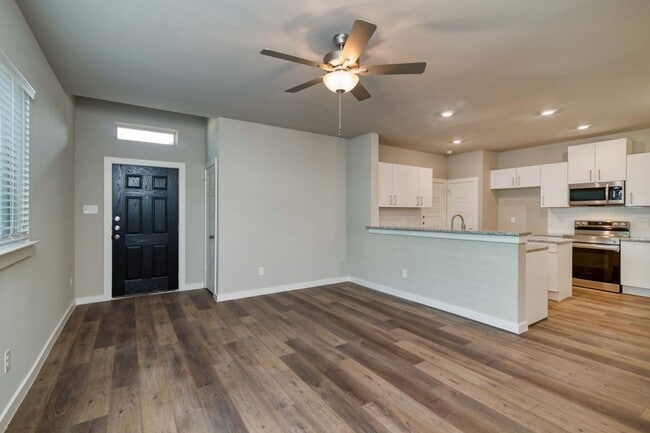 Photo - AVAILABLE NOW! GORGEOUS 3 BEDROOM DUPLEX LOCATED IN MIDLOTHIAN ISD!