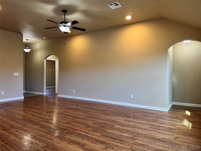 Photo - 1038 E 146 Ct S