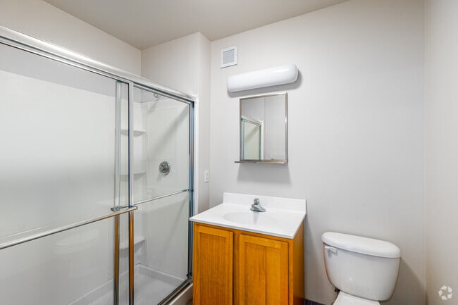 2BR, 1BA - 550SF - Bathroom