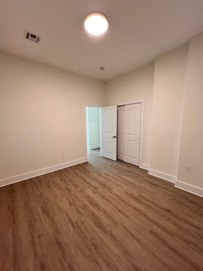 Photo - 70 69th St Unidad 4