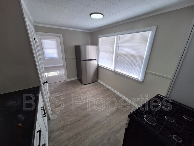 Photo - 1627 N Valley Ave