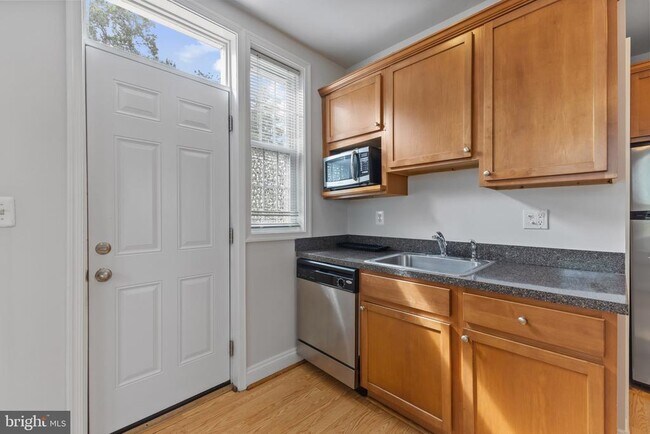 Photo - 321 Magothy Rd Unit 5