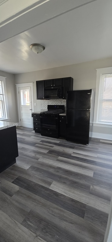 Photo - 822 E River Dr