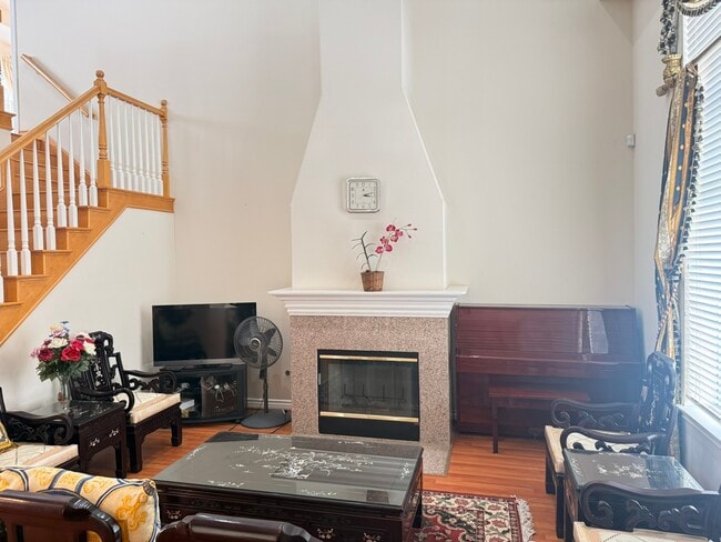 Photo - 929 W Duarte Rd