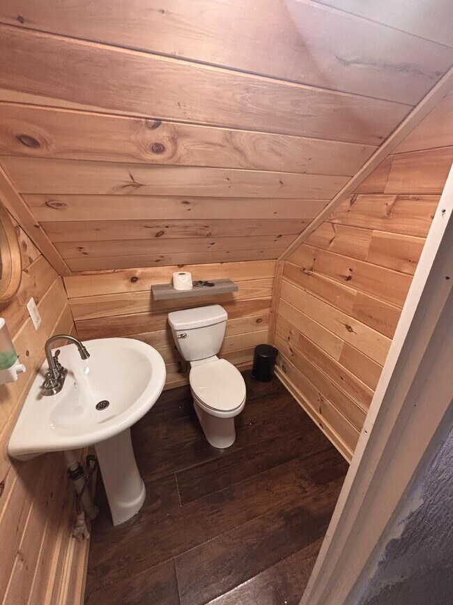 1 bed studio in Brunswick.  Walking to EVERYTHING!