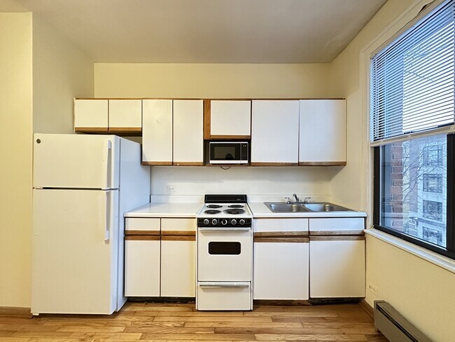 Photo - 640 W Barry Ave Unit 104