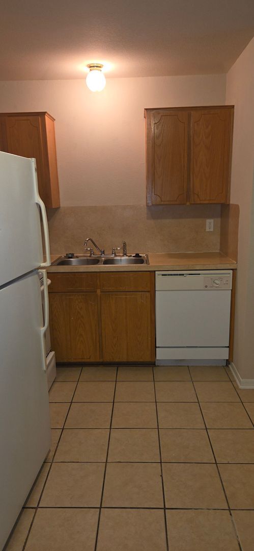809 Leifester Cir Unit B