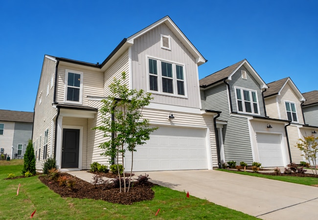 Building Photo - Spacious 3BR/3BA Home with Modern Finishes
