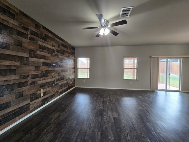 Photo - 322 Ambrose Avenue