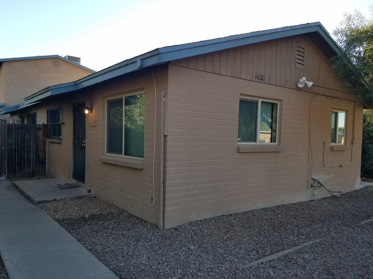 Photo - 1420 E Adams St Unidad 4 Bed / 2 Bath Near UofA