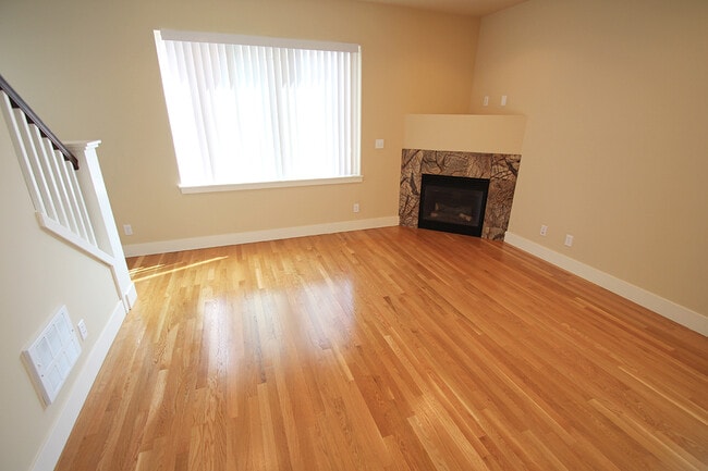 Photo - LUXURY 3 BED, 3 BATH SEATTLE TOWNHOME FOR RENT; AVAILABLE NOW!