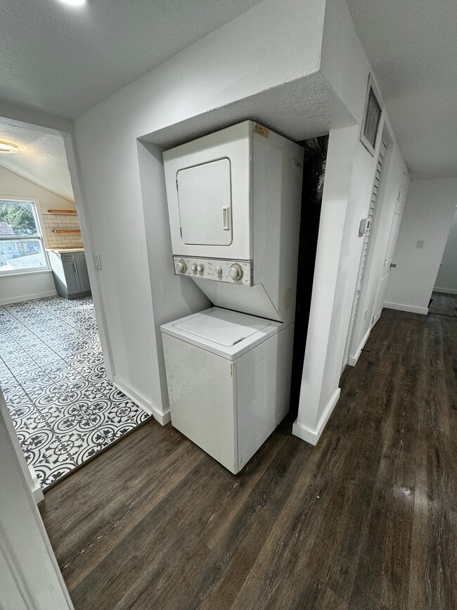 Photo - 682 13th Ave NW Unidad 3