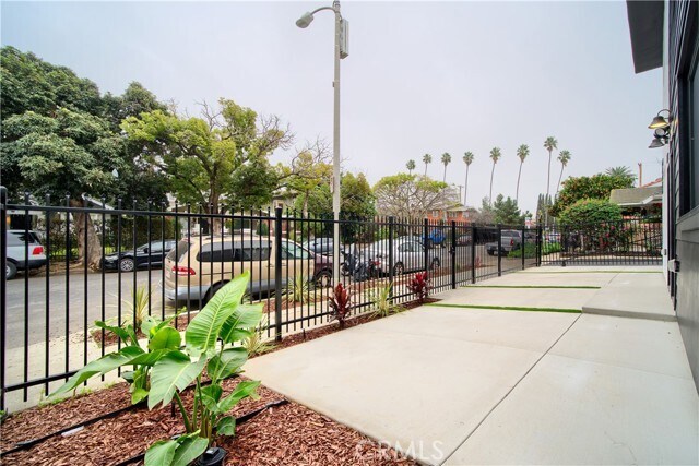 Photo - 2011 8th Ave