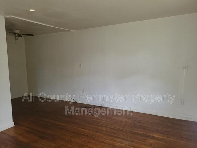 Photo - 1879 Chapman Ave