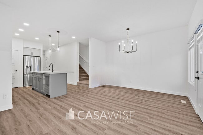 Photo - 17314-1736a 6a St NE