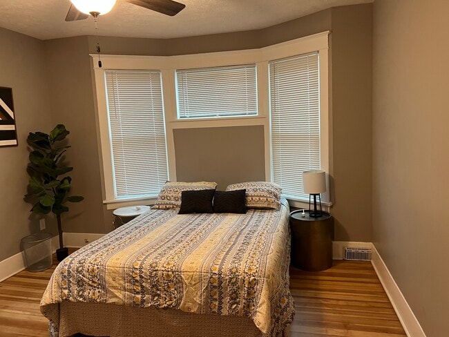 Photo - 1136 Peach St