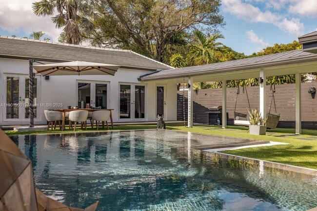 Building Photo - 901 NW 7th Street Rd